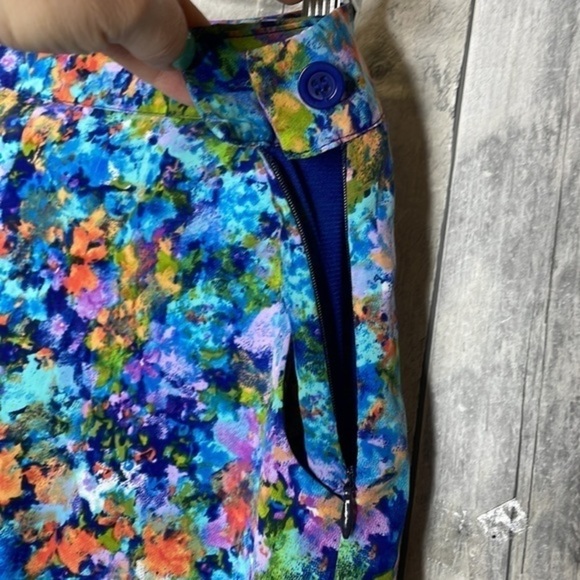 FOREVER 21 watercolor‎ print shorts.Pockets.  Size zip.Lined.Lightweight. Medium - Picture 4 of 11